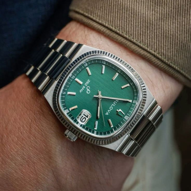 Bulova Super Seville™ - un reloj elegante y sofisticado para destacar en cualquier ocasión.